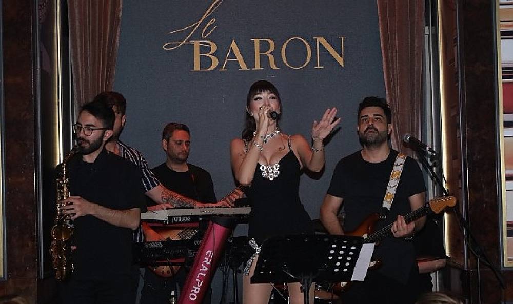 Ece G&uuml;rsel'den Le Baron sahnesinde yeni imaj