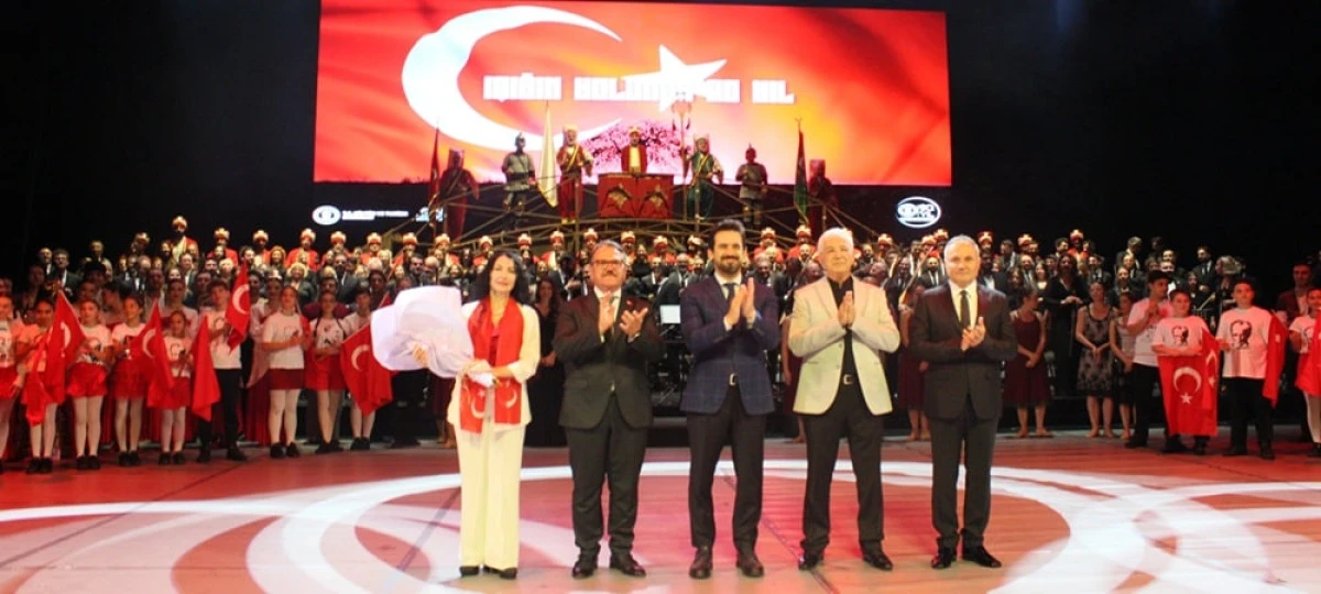 Bir Milletin Sesi Işığın Yolunda 90. Yıl AKM’de Büyüledi