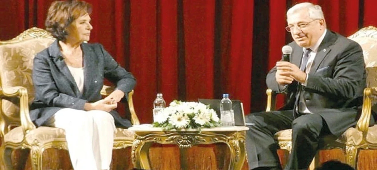 H&uuml;lya Ko&ccedil;yiğit gen&ccedil; diplomatlarla bir araya geldi