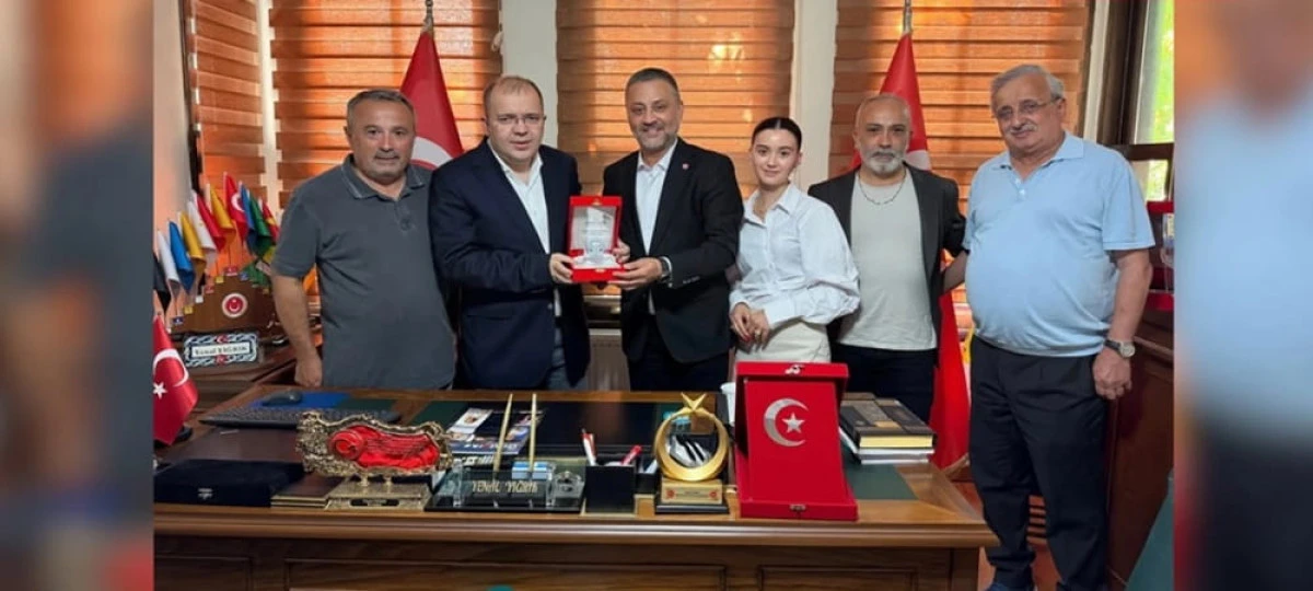 İstanbul Bağımsız Gazetecilerden MHP Ey&uuml;psultan İl&ccedil;e Başkanı Yenal Yığrık&rsquo;a Ziyaret