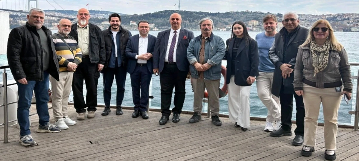 SANAT VE BASIN EL ELE: &Uuml;SK&Uuml;DAR SANATLA BULUŞTU