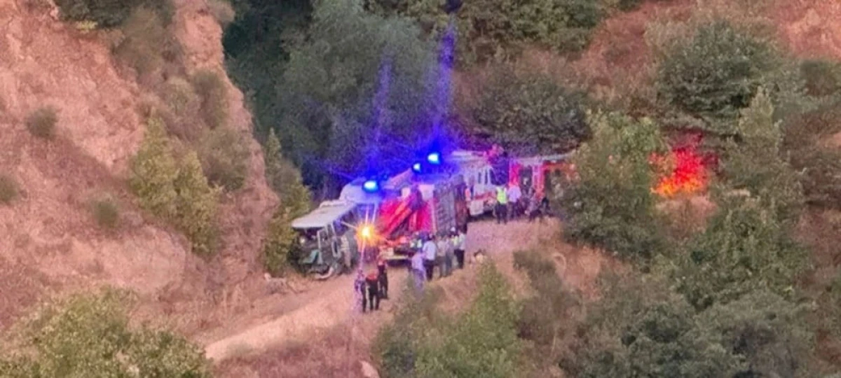 Tire&rsquo;de tarım iş&ccedil;ilerini taşıyan minib&uuml;s kaza yaptı, &ouml;l&uuml; ve yaralılar var!